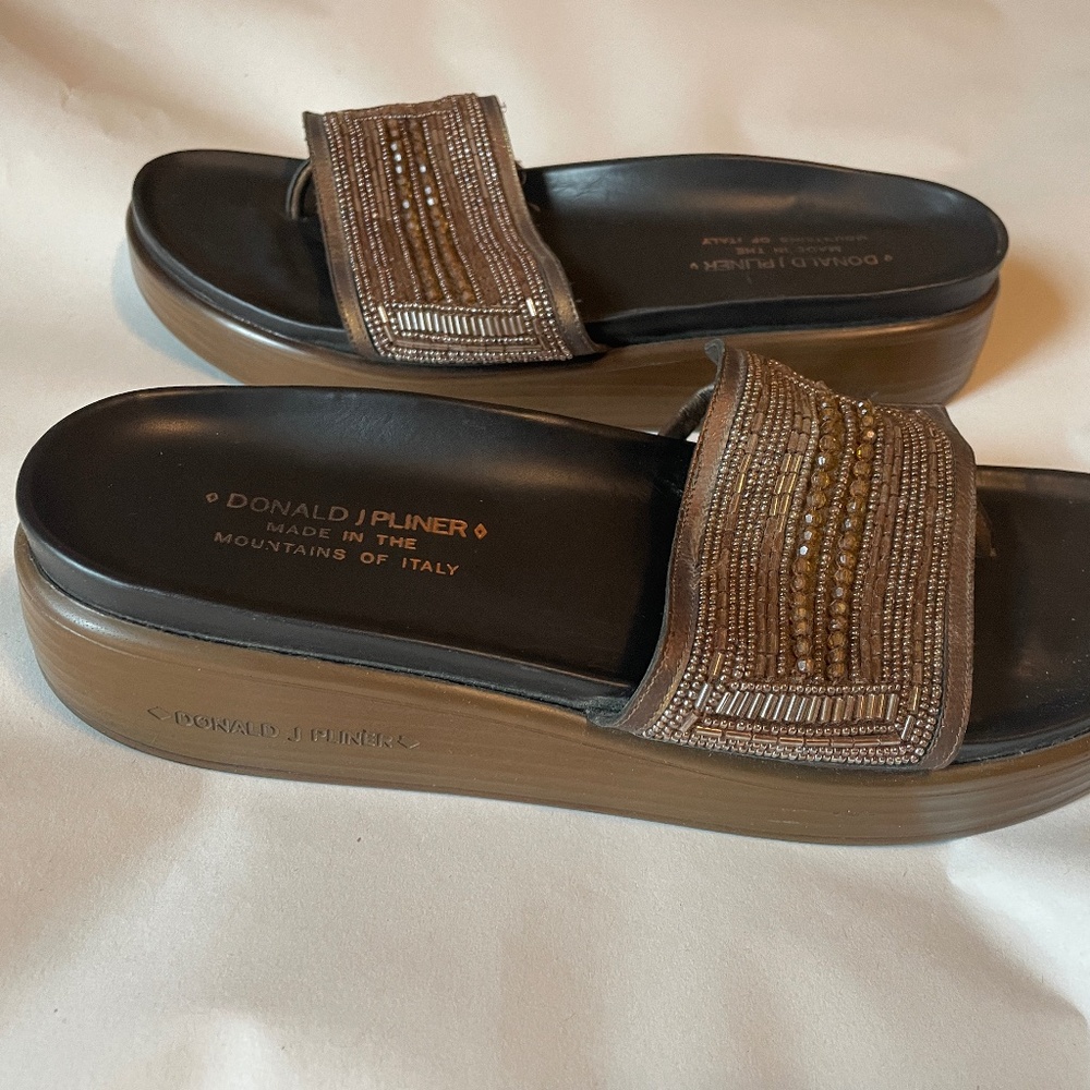 Donald J. Pliner FIFI Sandals Beaded on Antique Bronze Leather W- 8.5M